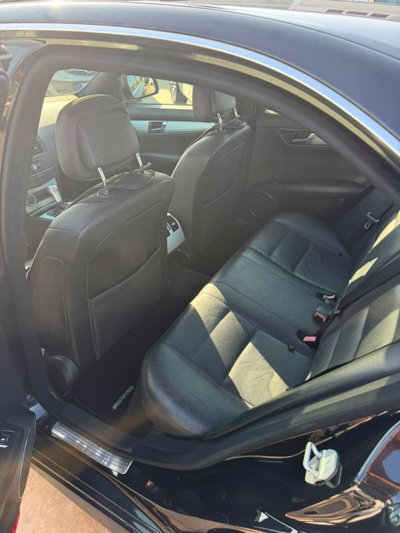 Mercedes-Benz Classe C Station Wagon 220 CDI BlueEFFICIENCY Avantgarde AMG (13)