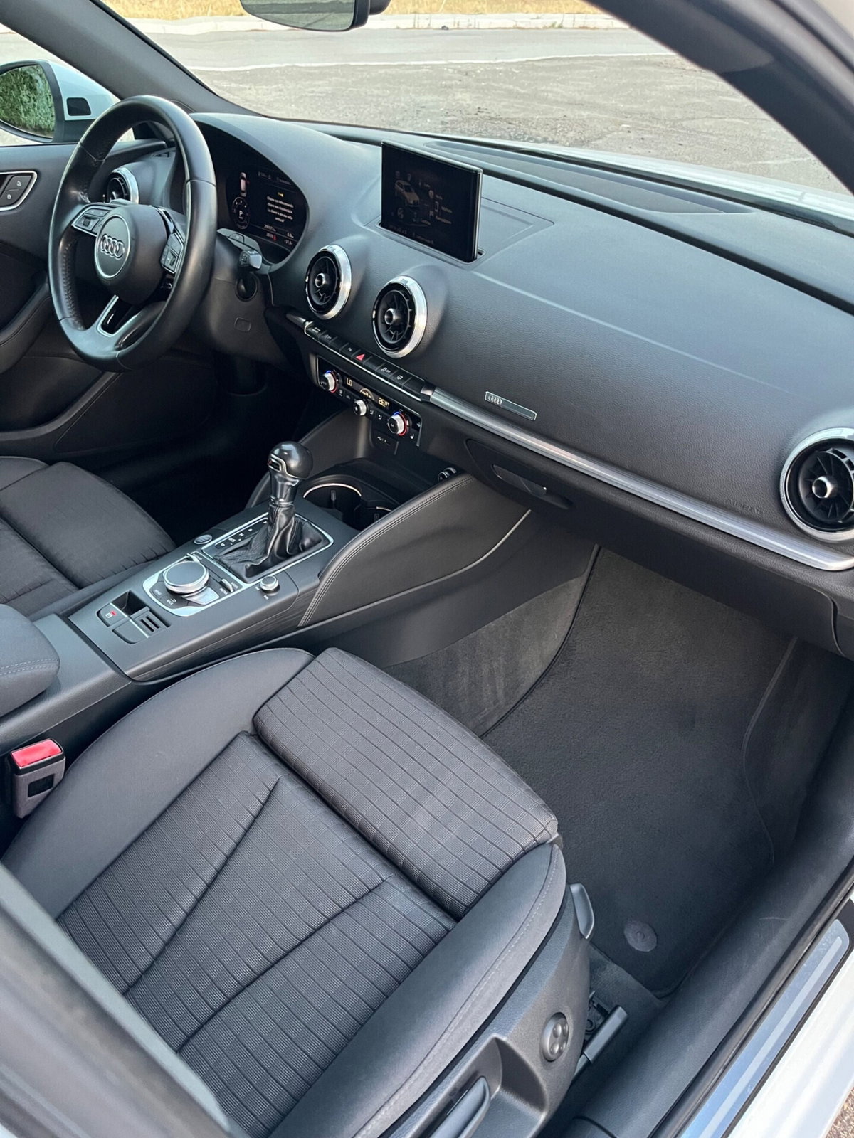 Audi A3 1.6 TDI 116 CV S tronic Design (13)