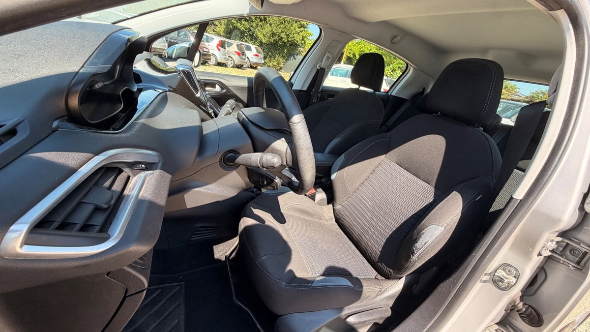 Peugeot 208 82 3 porte Active (12)