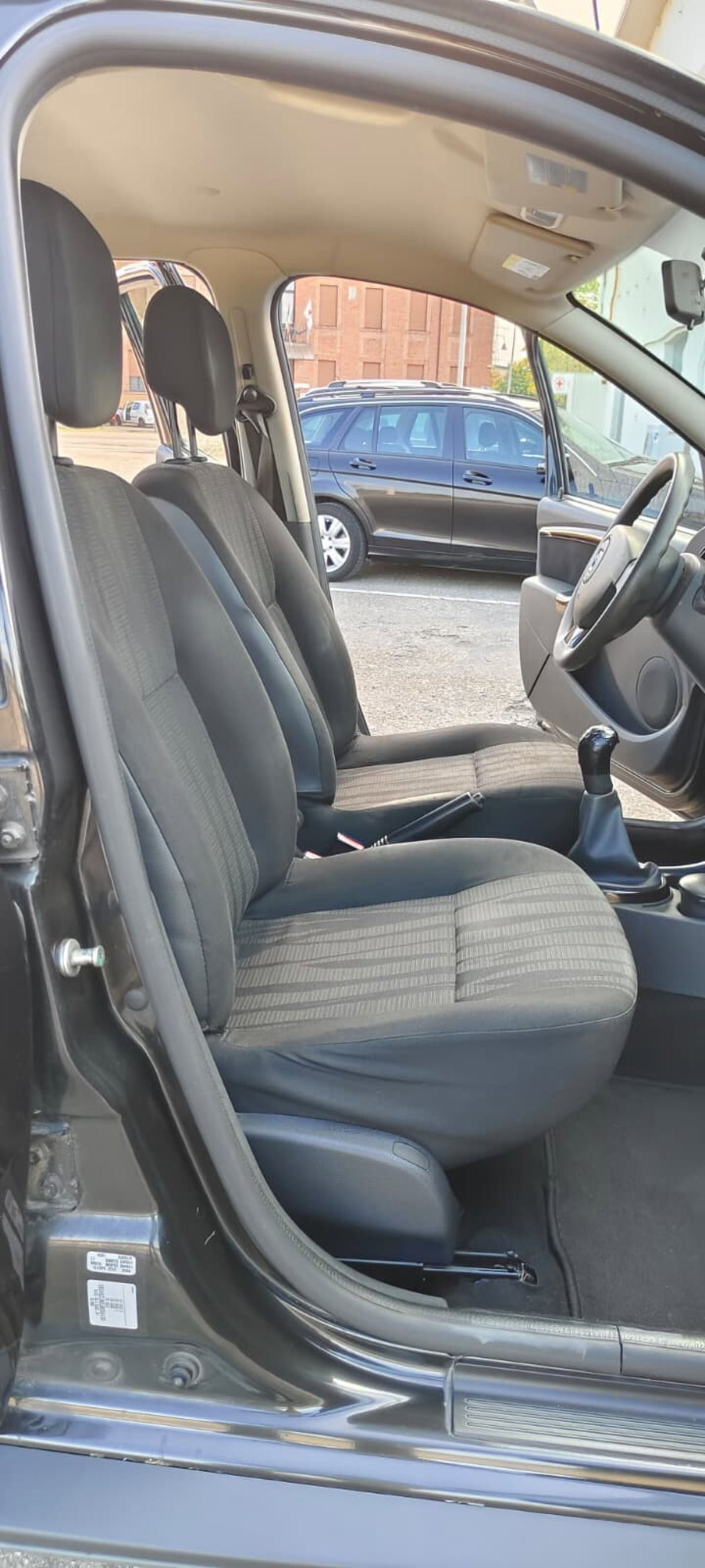 Dacia Duster 1.6 110CV 4x2 GPL SL Delsey (9)