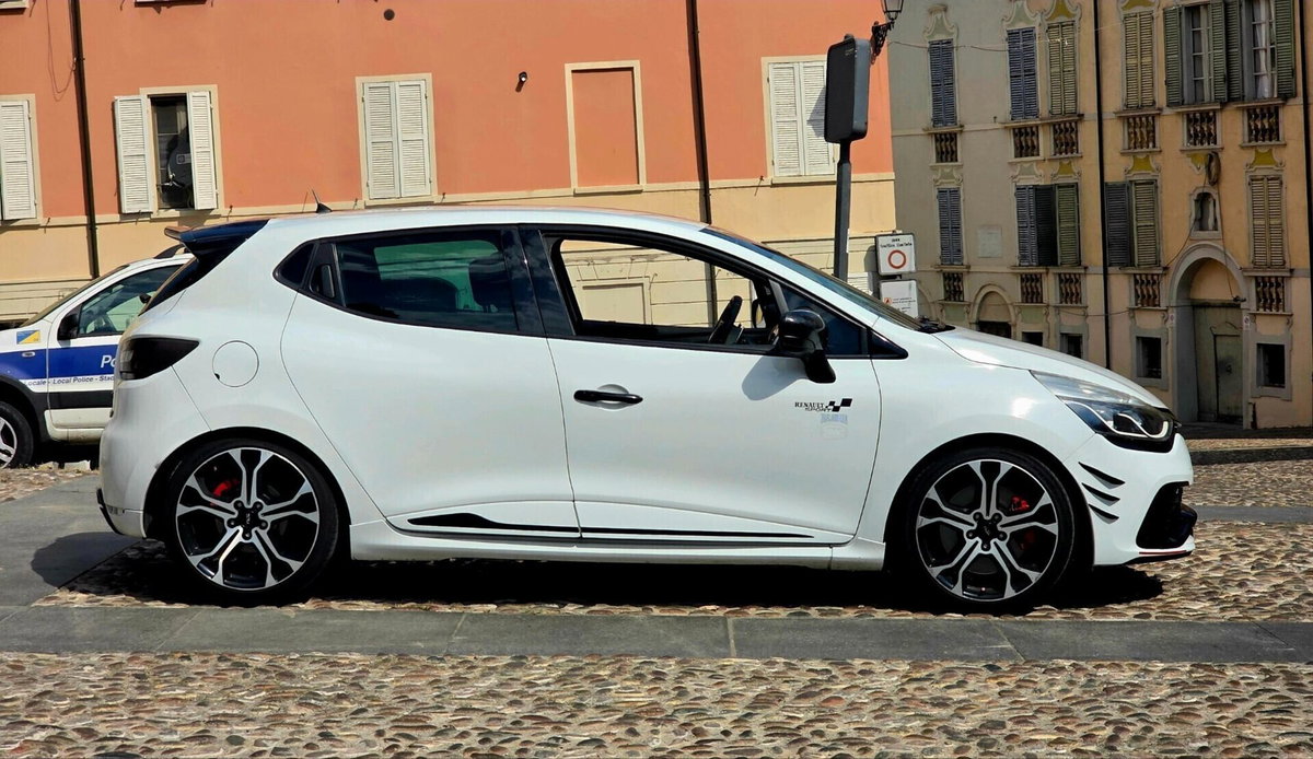 Renault Clio TCe 200CV EDC Start&Stop 5 porte Energy R.S. (11)