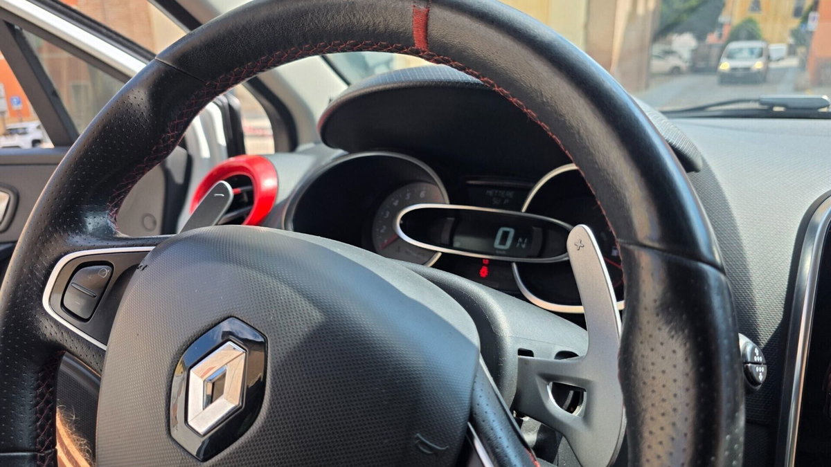 Renault Clio TCe 200CV EDC Start&Stop 5 porte Energy R.S. (13)
