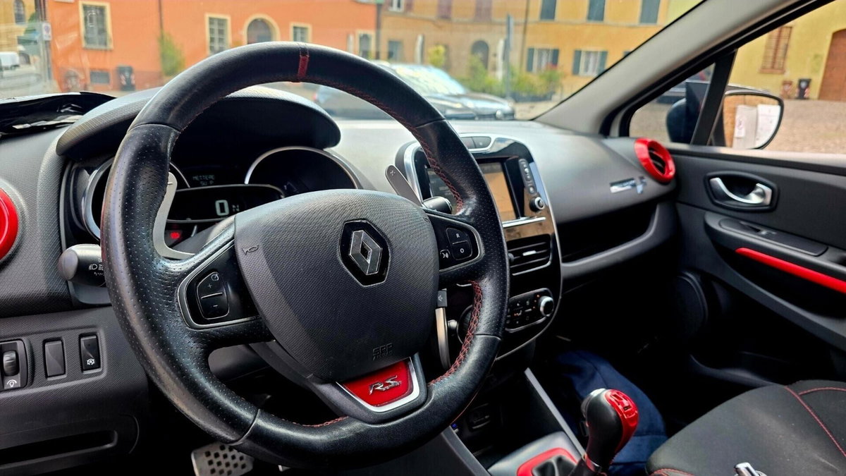 Renault Clio TCe 200CV EDC Start&Stop 5 porte Energy R.S. (2)