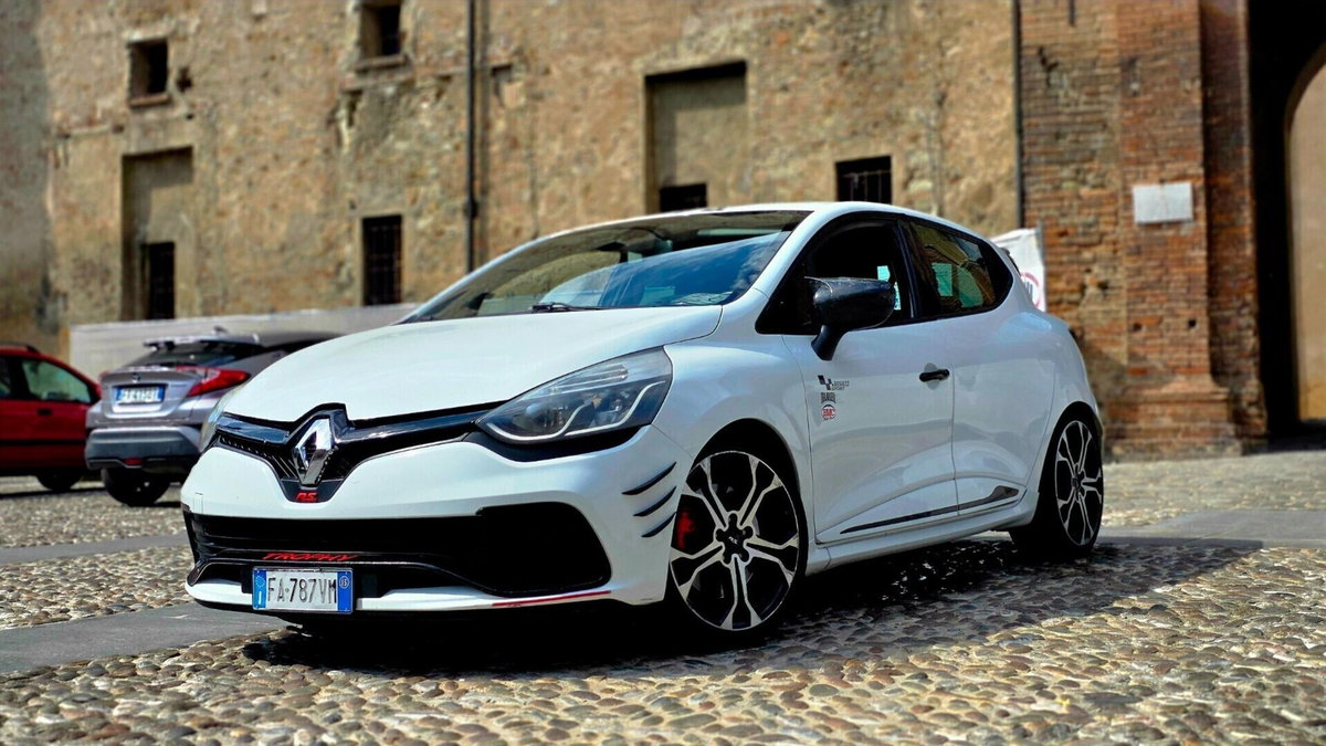 Renault Clio TCe 200CV EDC Start&Stop 5 porte Energy R.S. (3)