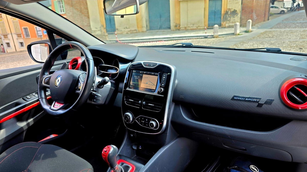 Renault Clio TCe 200CV EDC Start&Stop 5 porte Energy R.S. (4)