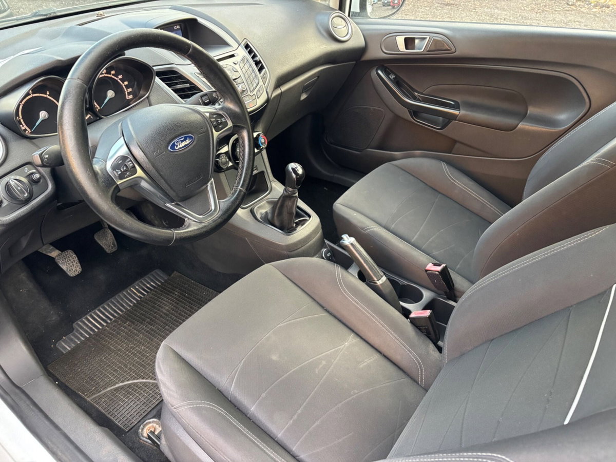 Ford Fiesta 1.5 TDCi 75CV 3 porte Titanium (4)