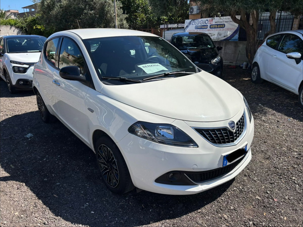 Lancia Ypsilon 1.0 FireFly 5 porte S&S Hybrid Alberta Ferretti (3)