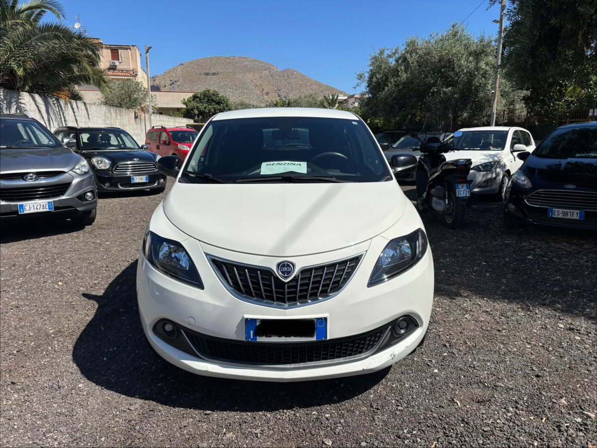 Lancia Ypsilon 1.0 FireFly 5 porte S&S Hybrid Alberta Ferretti (4)