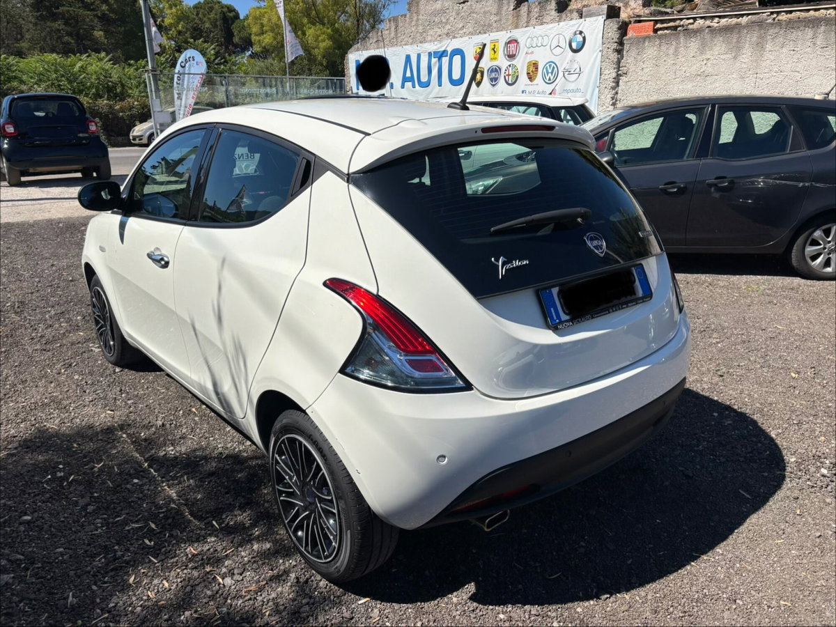 Lancia Ypsilon 1.0 FireFly 5 porte S&S Hybrid Alberta Ferretti (7)