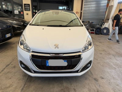 Peugeot 208 100 5p. GT Line ICE White usata