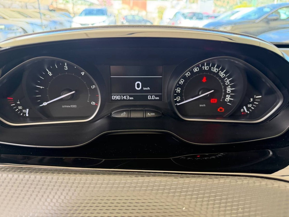 Peugeot 208 100 5p. GT Line ICE White (12)