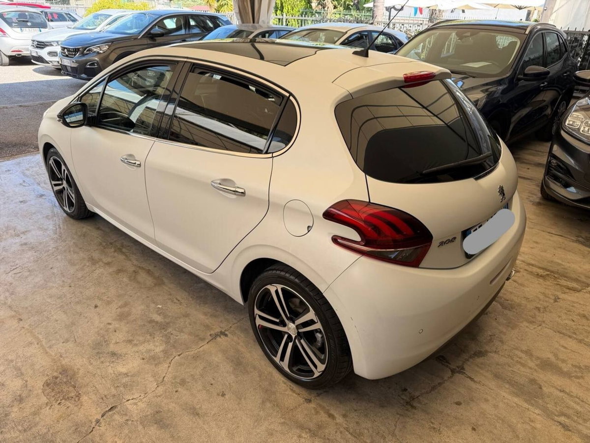 Peugeot 208 100 5p. GT Line ICE White (4)