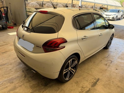 Peugeot 208 100 5p. GT Line ICE White (5)
