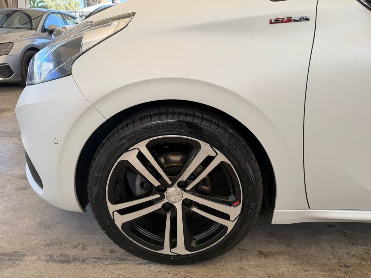 Peugeot 208 100 5p. GT Line ICE White (7)