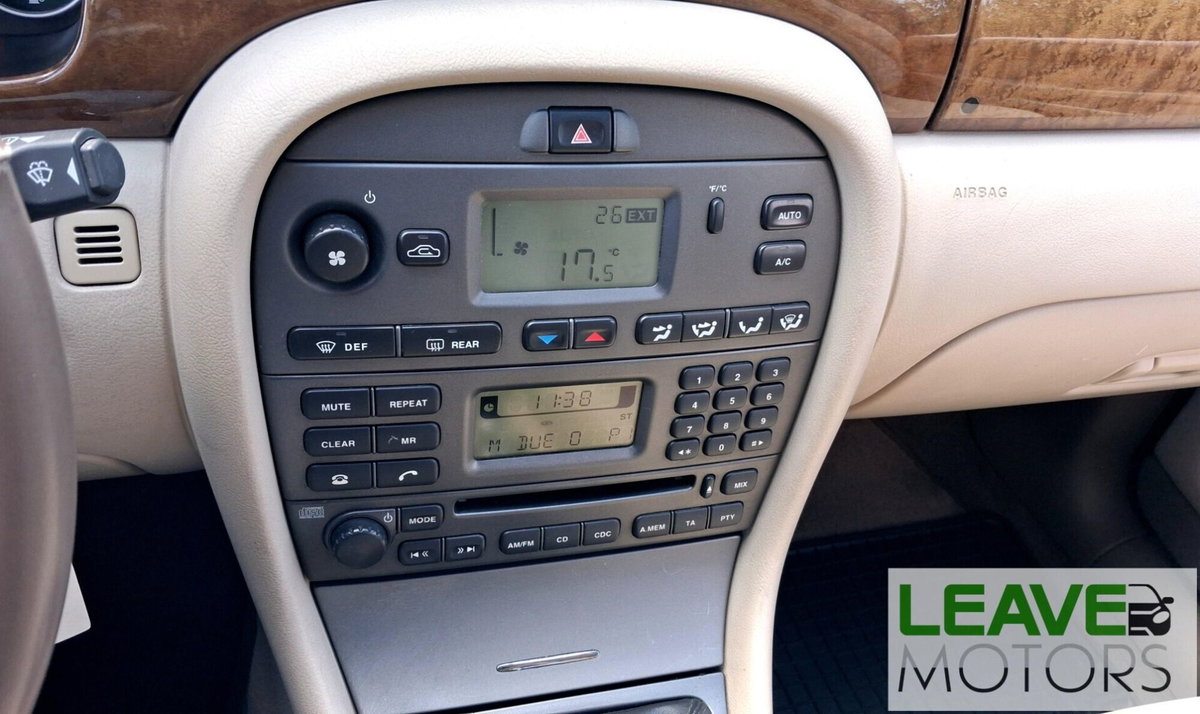Jaguar X-Type 2 litri V6 24V cat Executive (11)