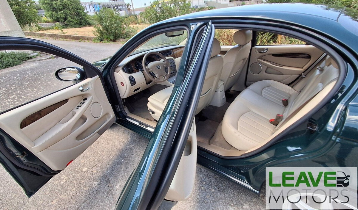 Jaguar X-Type 2 litri V6 24V cat Executive (18)