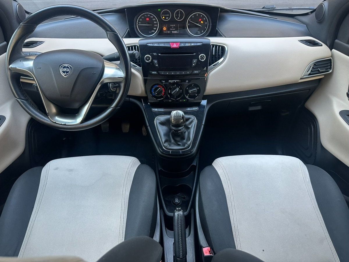 Lancia Ypsilon 1.2 69 CV 5 porte Platinum (12)
