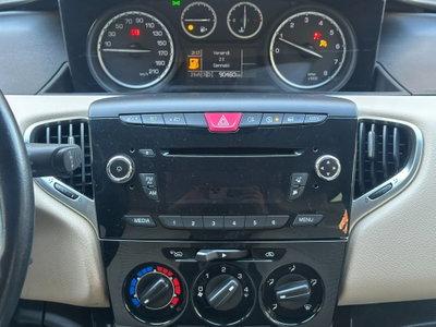 Lancia Ypsilon 1.2 69 CV 5 porte Platinum (13)