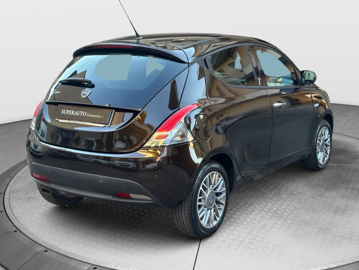 Lancia Ypsilon 1.2 69 CV 5 porte Platinum (5)