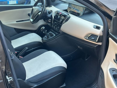 Lancia Ypsilon 1.2 69 CV 5 porte Platinum (6)