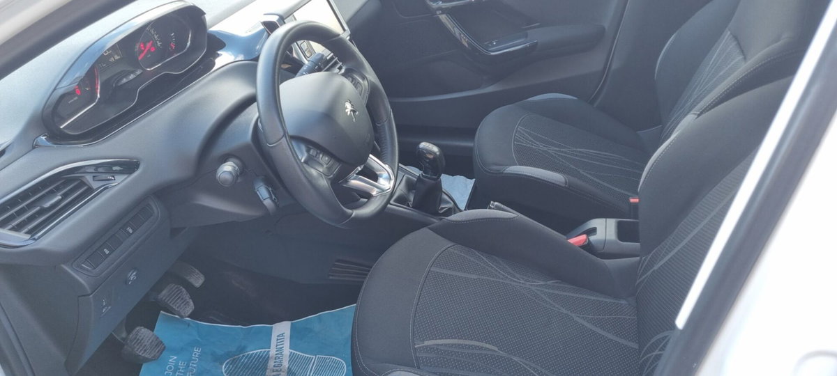 Peugeot 208 VTi 95 CV 5p. Allure (5)