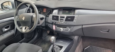 Renault Laguna Coupé 2.0 dCi 150CV Wave Edition (3)