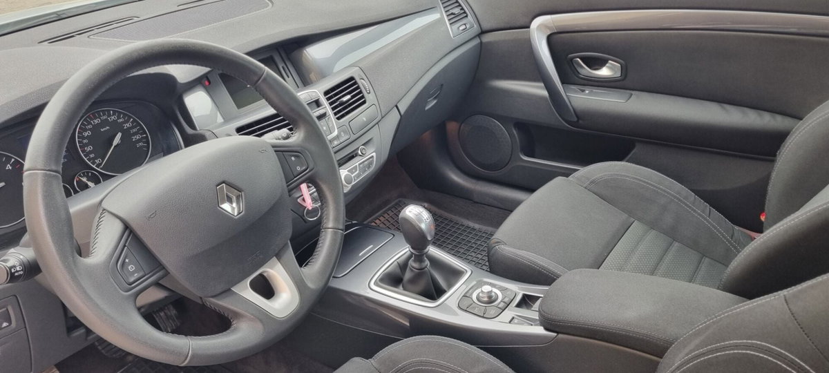 Renault Laguna Coupé 2.0 dCi 150CV Wave Edition (7)