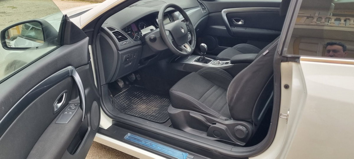 Renault Laguna Coupé 2.0 dCi 150CV Wave Edition (8)