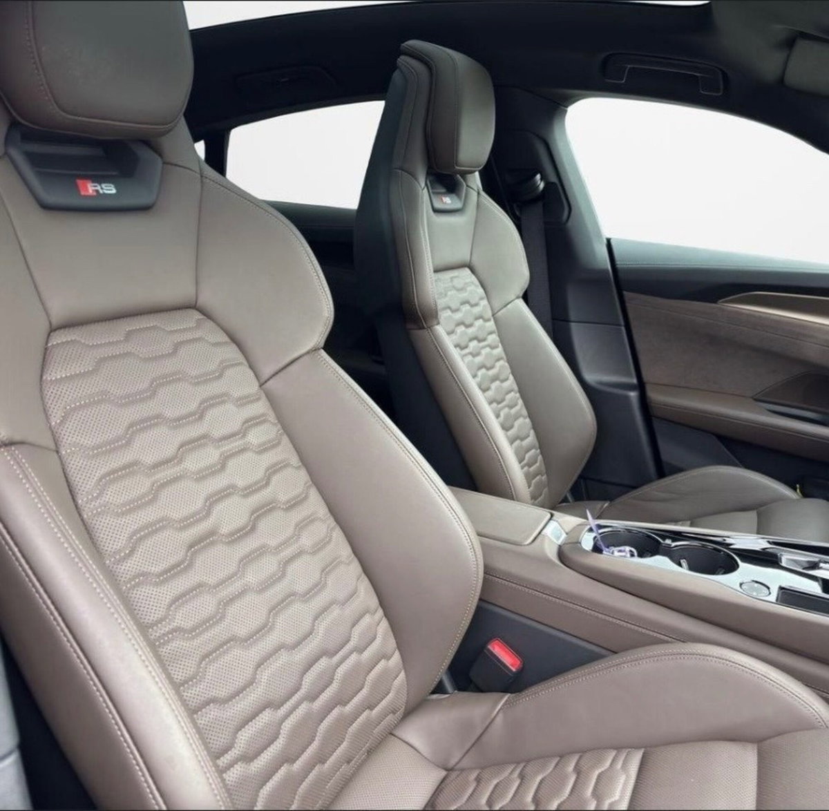 Audi e-Tron GT e-tron GT quattro (9)