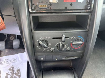 Peugeot 207 8V 75CV 5p. Access ECO GPL (9)