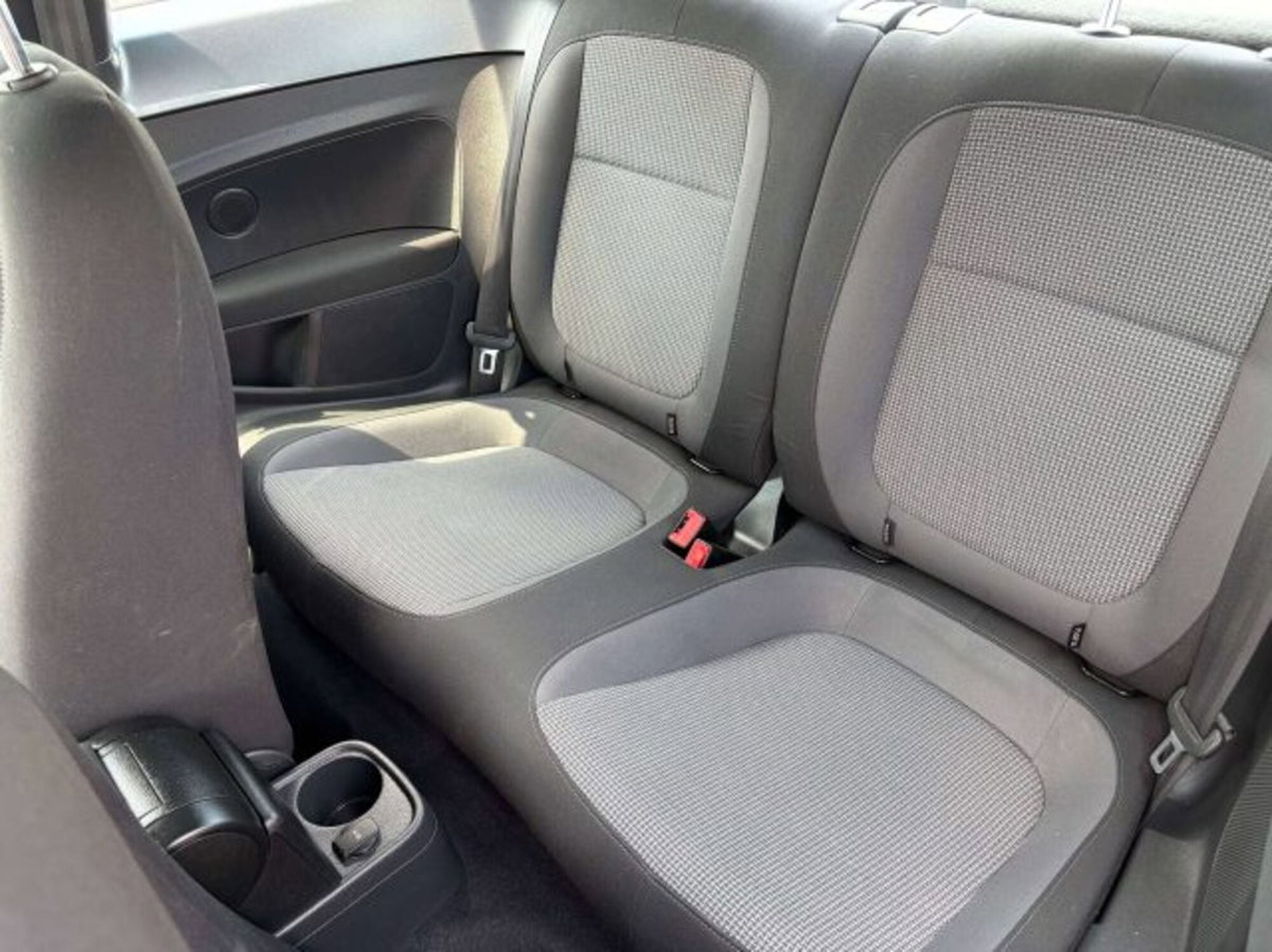 Volkswagen Maggiolino 1.6 TDI Design (10)