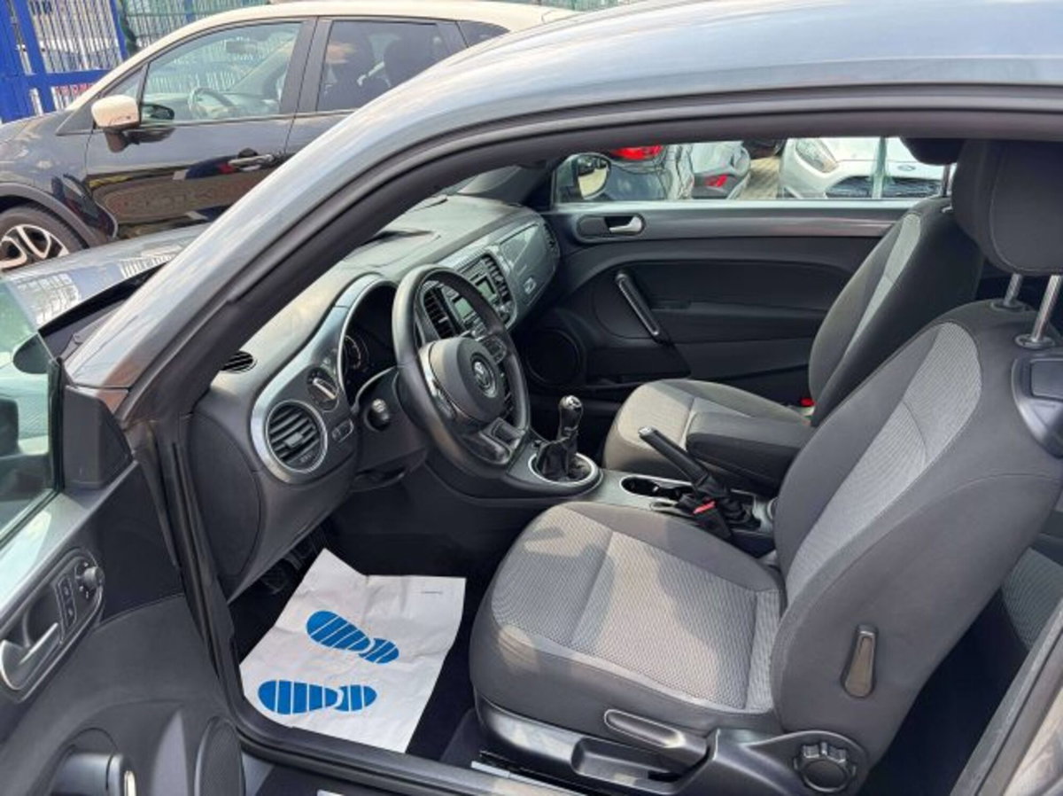 Volkswagen Maggiolino 1.6 TDI Design (11)