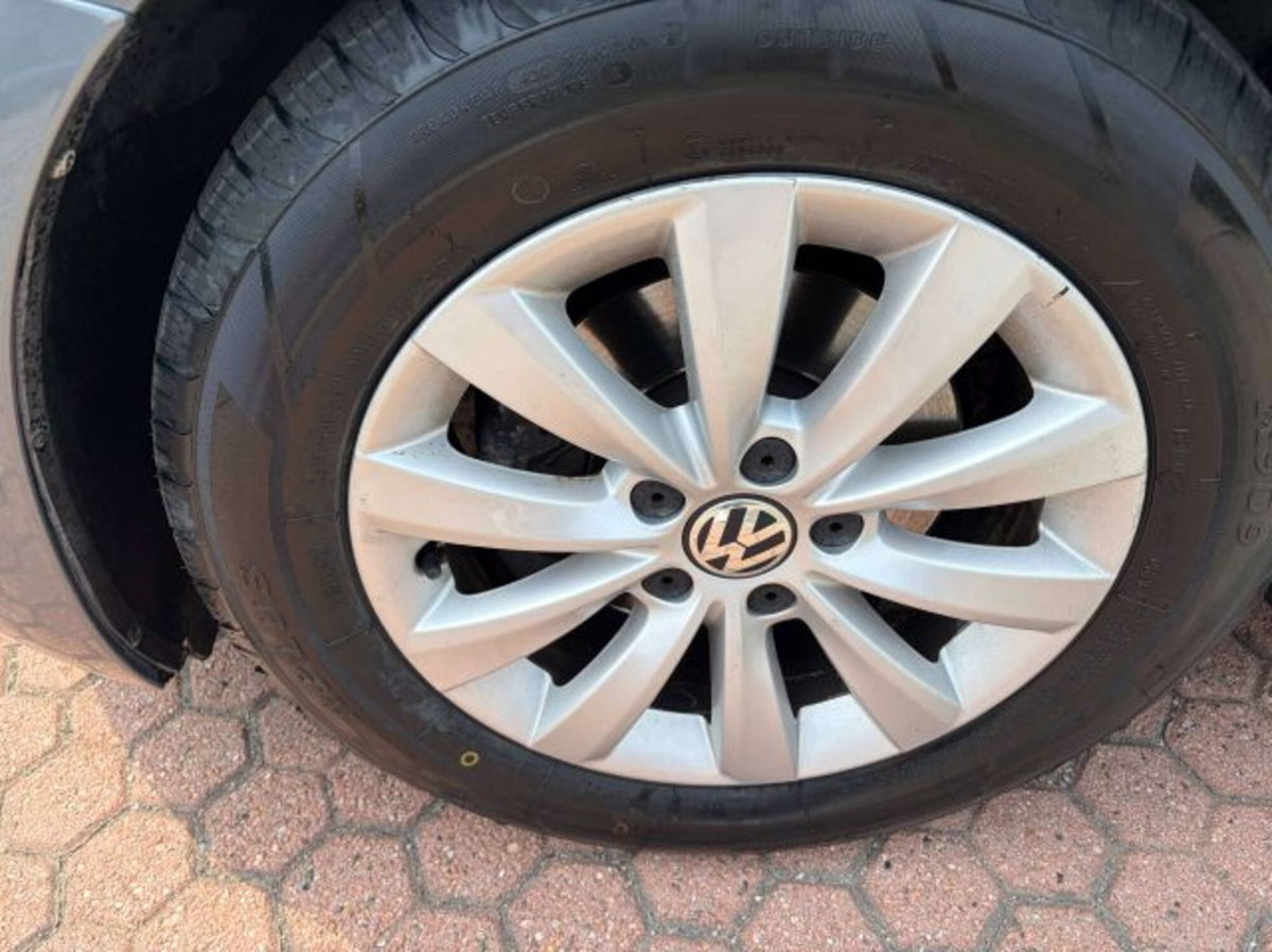 Volkswagen Maggiolino 1.6 TDI Design (12)
