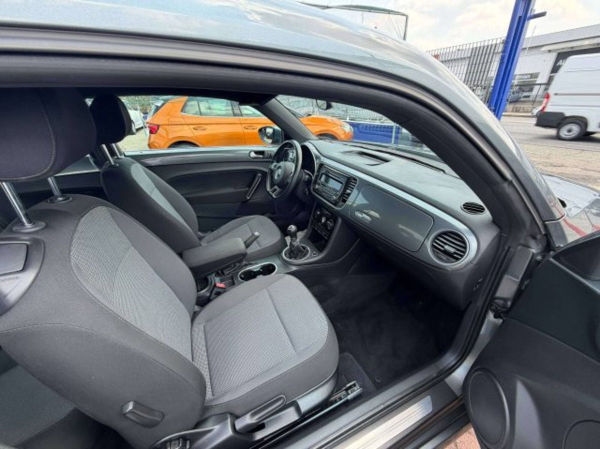 Volkswagen Maggiolino 1.6 TDI Design (3)