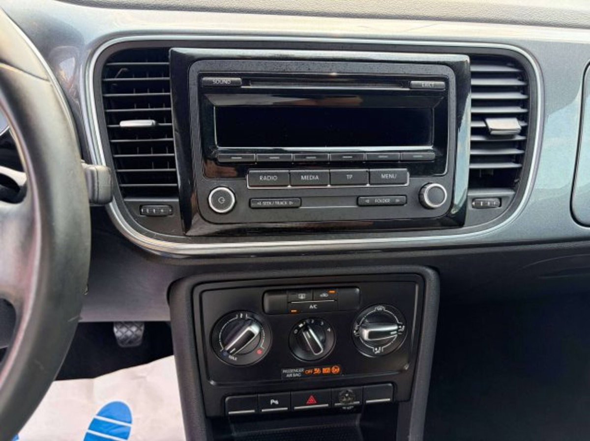 Volkswagen Maggiolino 1.6 TDI Design (9)