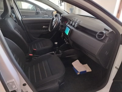 Dacia Duster 1.0 TCe 100 CV ECO-G 4x2 Prestige (5)