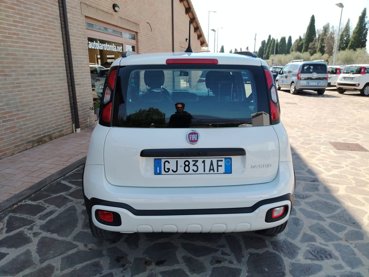 Fiat Panda 1.0 FireFly S&S Hybrid City Cross (2)