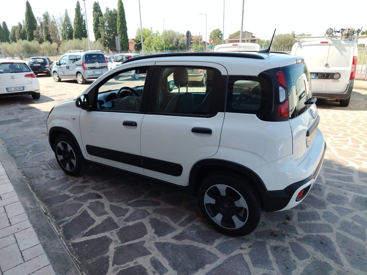 Fiat Panda 1.0 FireFly S&S Hybrid City Cross (3)