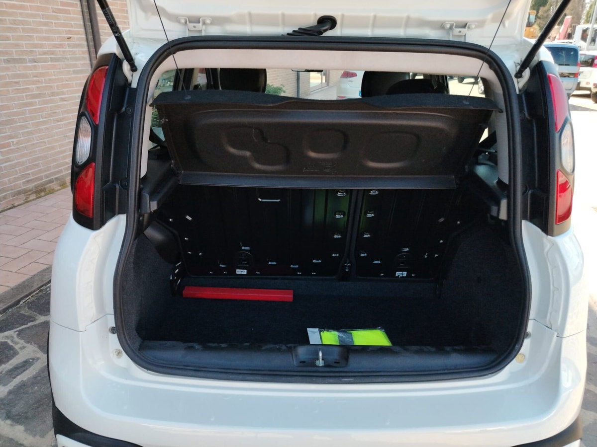 Fiat Panda 1.0 FireFly S&S Hybrid City Cross (9)