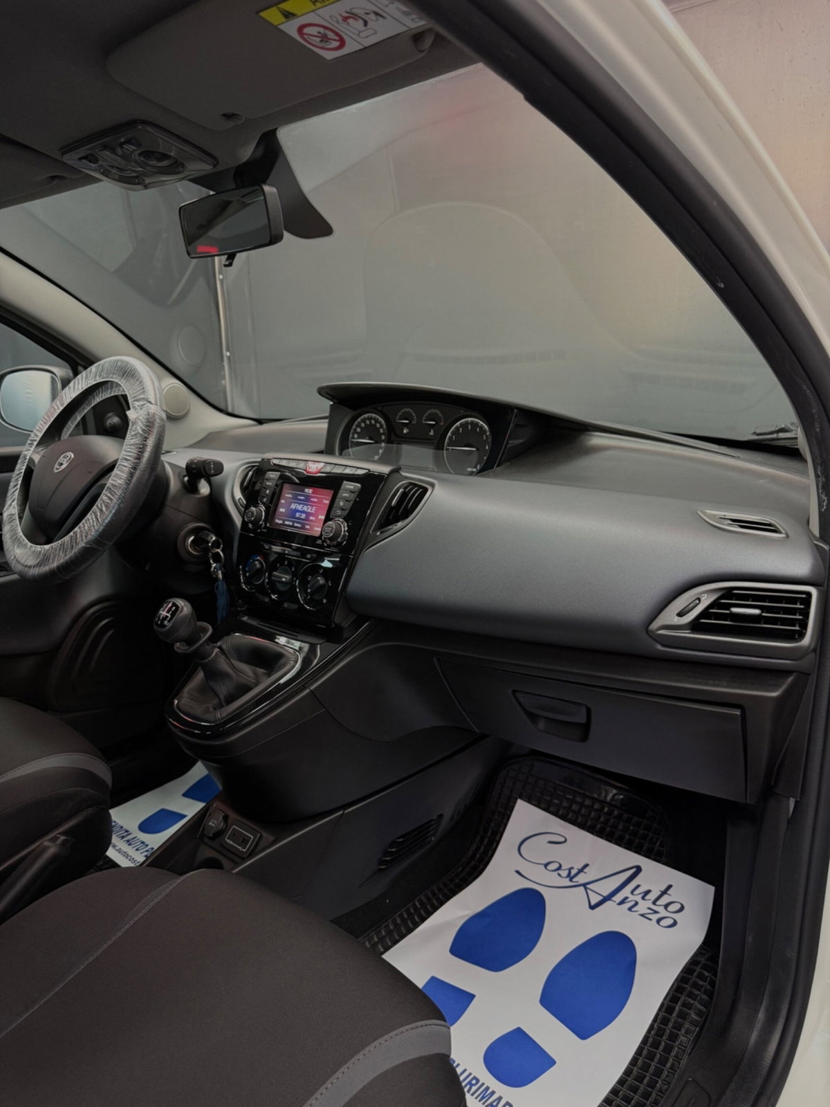 Lancia Ypsilon 1.2 69 CV 5 porte Gold (10)