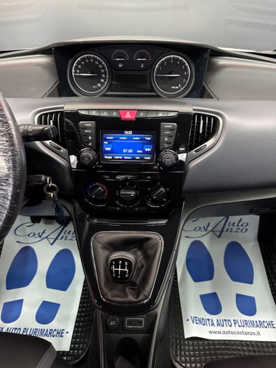 Lancia Ypsilon 1.2 69 CV 5 porte Gold (12)