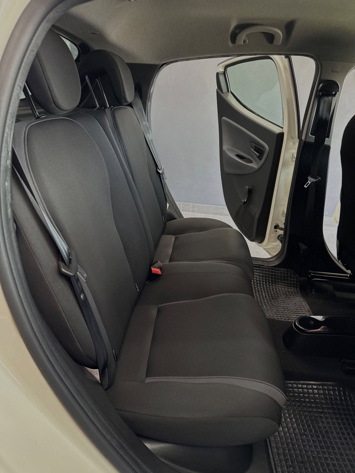 Lancia Ypsilon 1.2 69 CV 5 porte Gold (17)