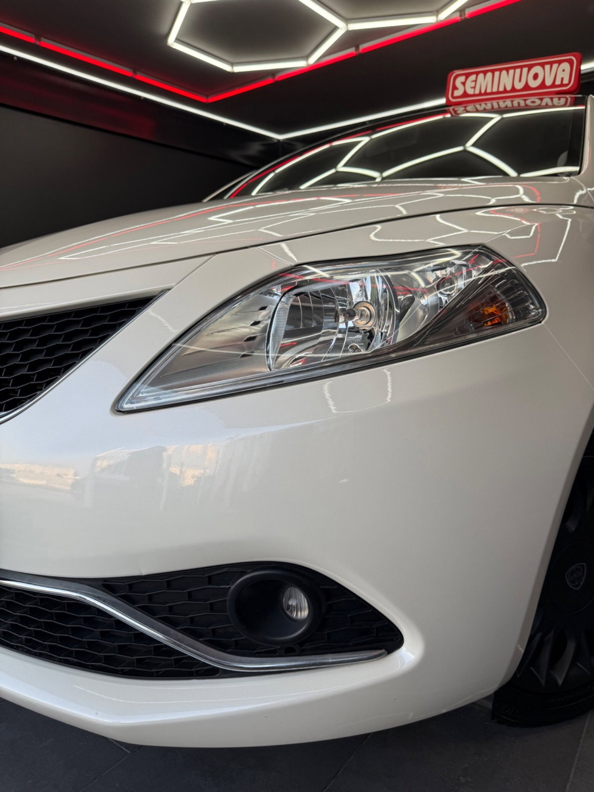 Lancia Ypsilon 1.2 69 CV 5 porte Gold (18)