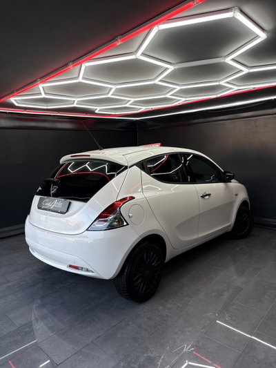 Lancia Ypsilon 1.2 69 CV 5 porte Gold (7)