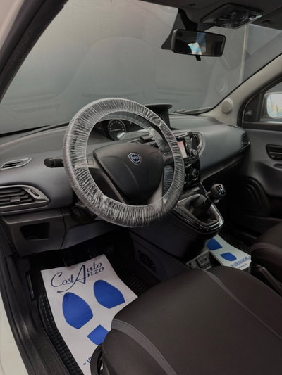 Lancia Ypsilon 1.2 69 CV 5 porte Gold (8)