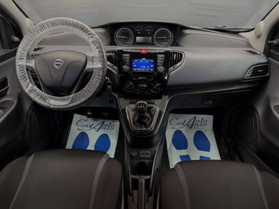 Lancia Ypsilon 1.2 69 CV 5 porte Gold (9)