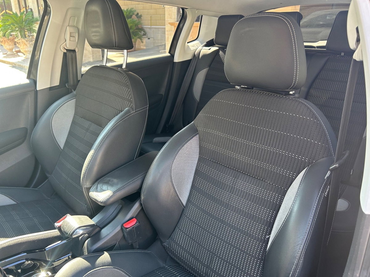 Peugeot 2008 100 S&S Allure (18)