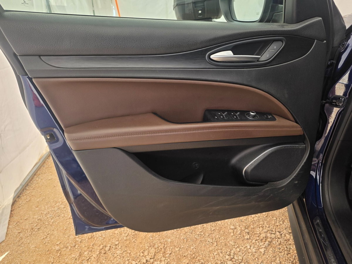 Alfa Romeo Stelvio Stelvio 2.2 Turbodiesel 180 CV AT8 RWD Executive (18)
