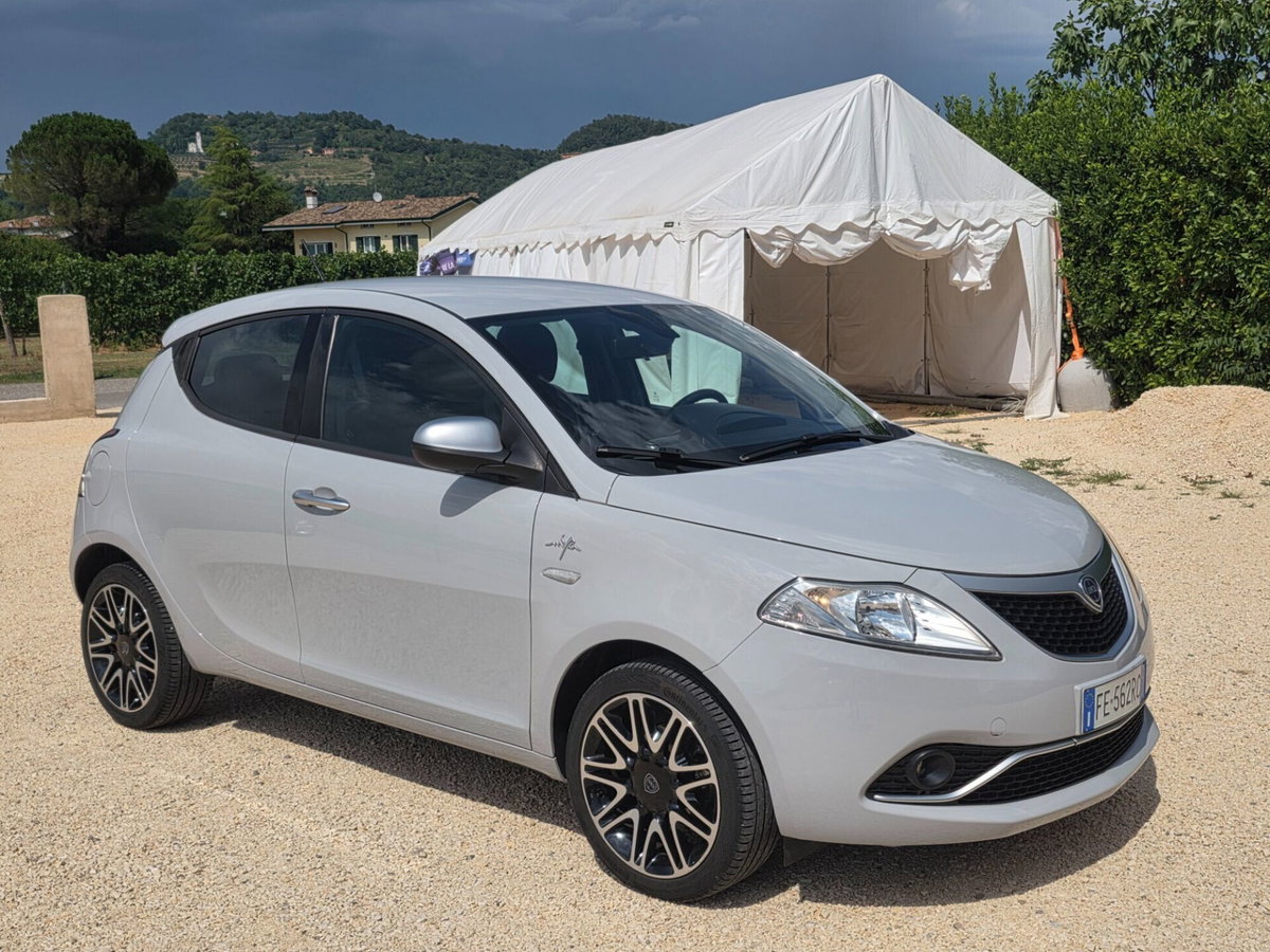 Lancia Ypsilon 1.2 69 CV 5 porte Mya