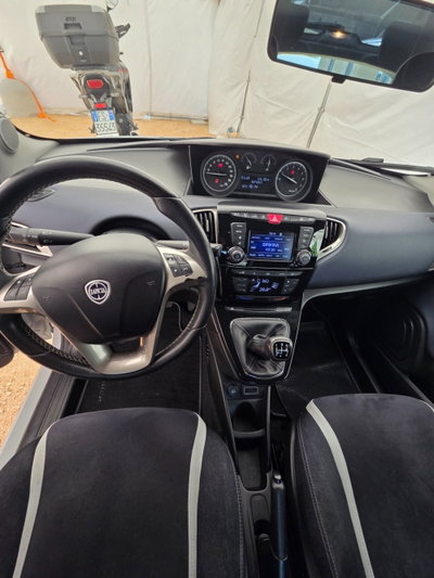 Lancia Ypsilon 1.2 69 CV 5 porte Mya (14)